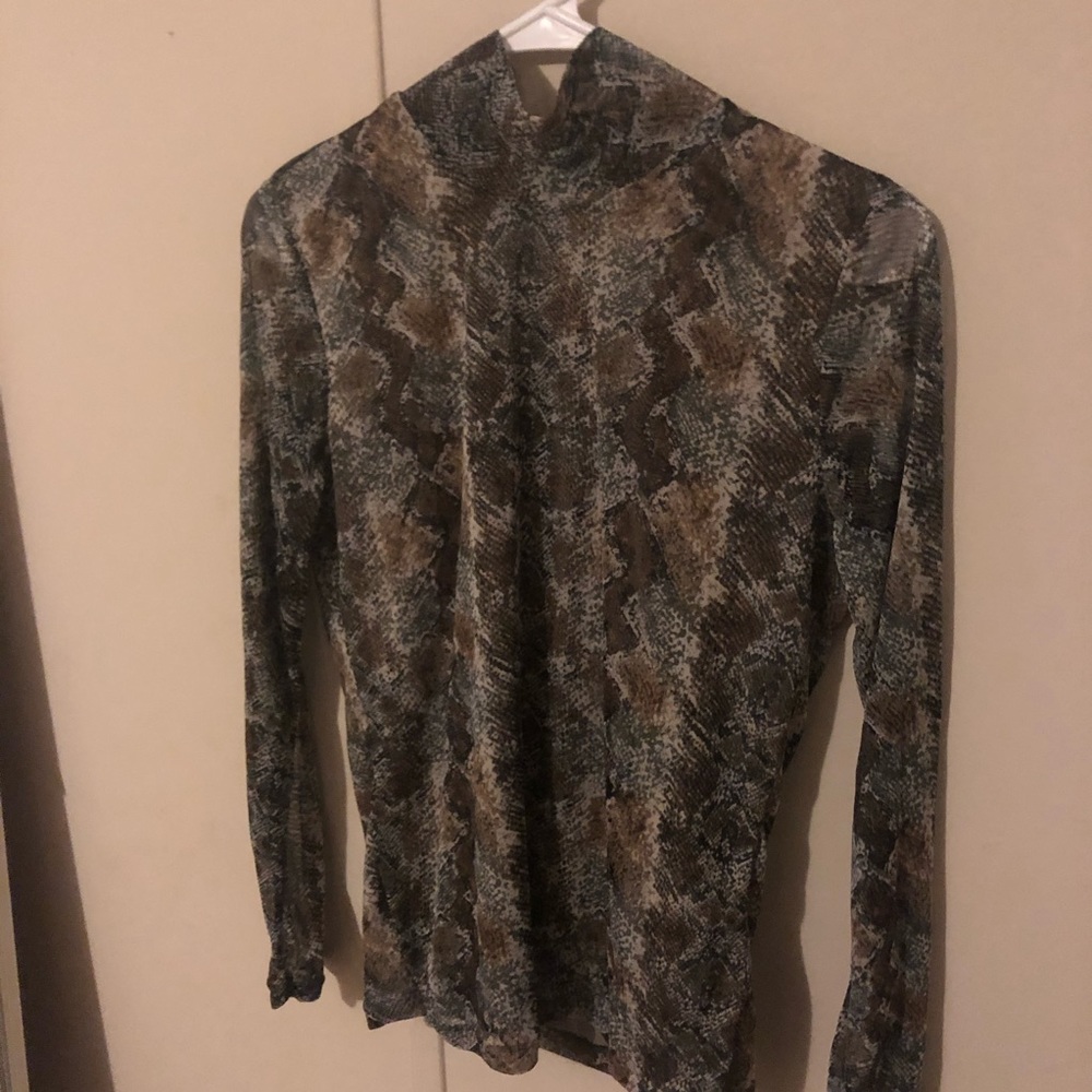 💓3 FOR $25💓 Snake skin print turtle neck